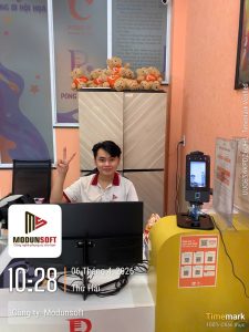 Pong ƠI Music 2 Trunng tâm piano TP Hồ Chí Minh, tiếp tục áp dụng và hướng dẫn sử dụng phần mềm quản lý trung tâm Modun với checkin Face ID và app hội viên
