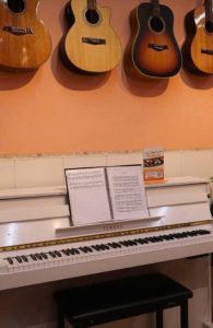 Pong ƠI Music 3 Trunng tâm piano TP. Cần Thơ, tiếp tục áp dụng và hướng dẫn sử dụng phần mềm quản lý trung tâm Modun với checkin Face ID và app hội viên