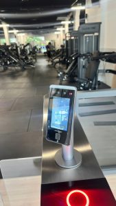 DRAGON PRIME GYM Thủ Đức ứng dụng phần mềm gym Modun kết hợp Face ID và cổng flap kiểm soát ra vào giúp quản lý hội viên và vận hành phòng tập hiệu quả hơn.
