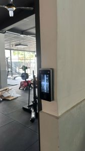 DRAGON PRIME GYM Thủ Đức ứng dụng phần mềm gym Modun kết hợp Face ID và cổng flap kiểm soát ra vào giúp quản lý hội viên và vận hành phòng tập hiệu quả hơn.