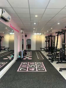 Hệ thống checkin Face ID tự động tại cửa phòng tập SlimLady Fitness