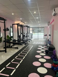 Hệ thống checkin Face ID tự động tại cửa phòng tập SlimLady Fitness