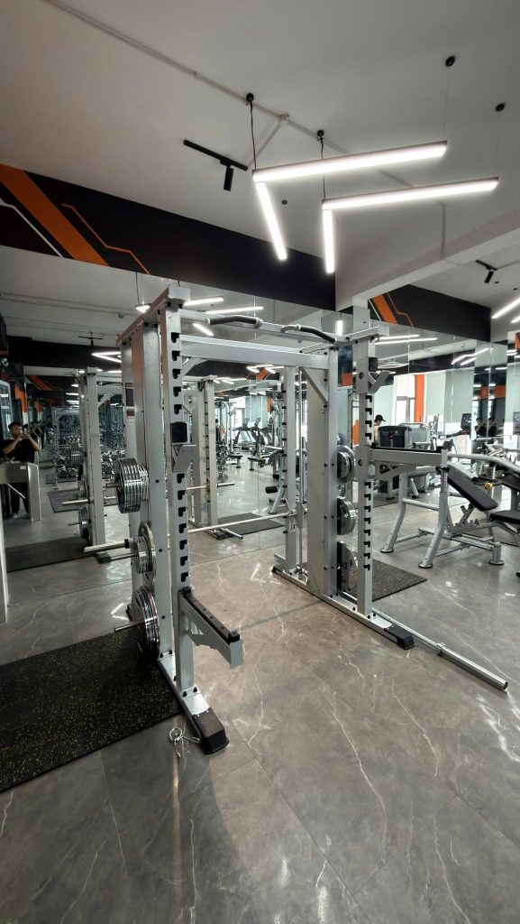 GymMate Cơ Sở 1: Kiểm Soát Ra Vào Tự Động Bằng Face ID & Cổng Tripod