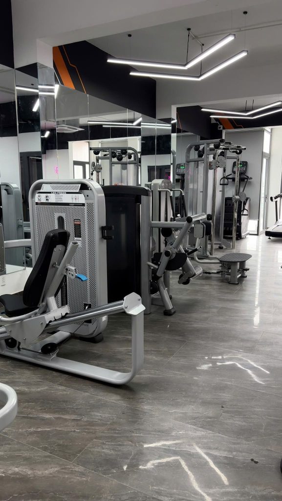 GymMate Cơ Sở 1: Kiểm Soát Ra Vào Tự Động Bằng Face ID & Cổng Tripod